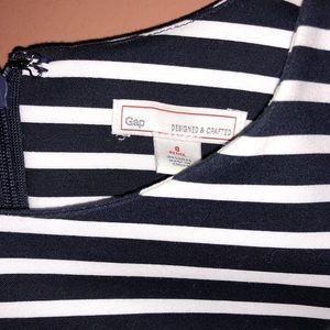 GAP Size 0 petite navy and white striped dress
